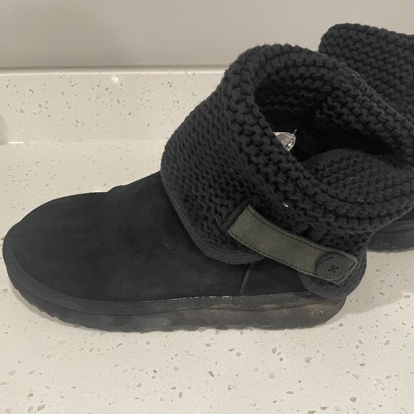 UGG SHAINA BOOT, ALL BLACK, SZ 9, GREAT CONDITION - Picture 2 of 7